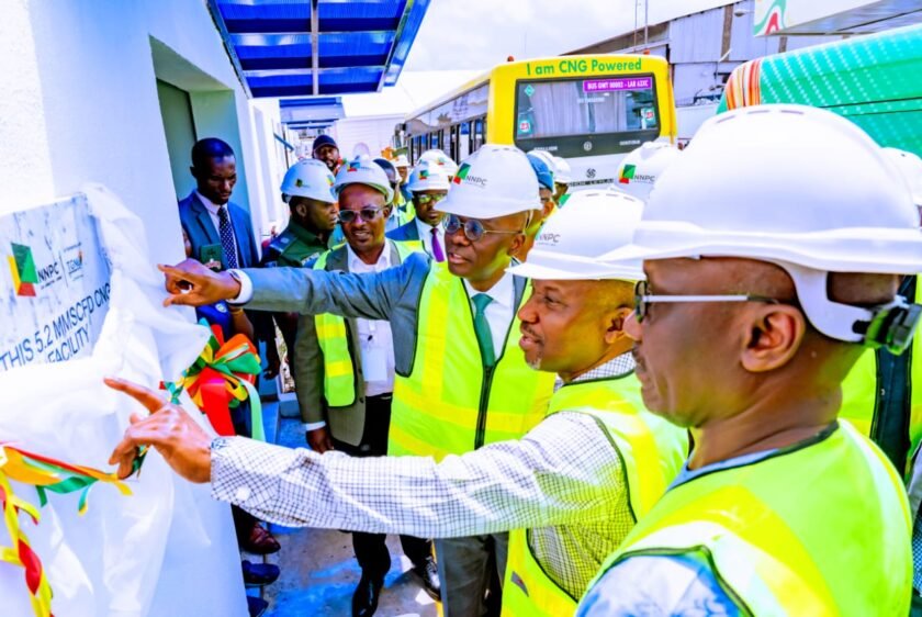 To Cushion Effects of Subsidy Removal, FG Commissions NNPC’s CNG Plant in Lagos