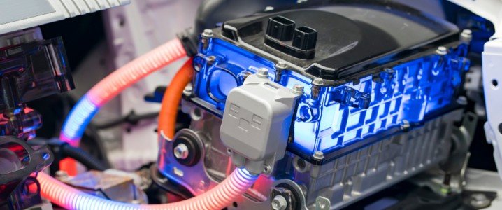 UK Carmakers Retool Production Lines for Electric Vehicles